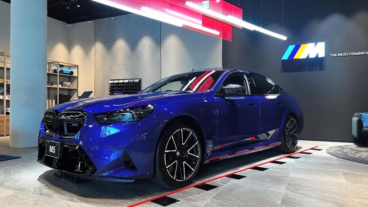 展示車M5ブルー